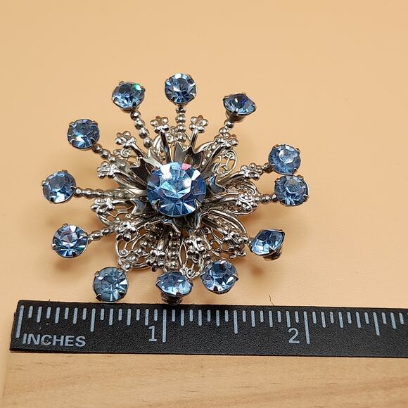 Vintage Light Blue Snowflake Brooch, Silver Tone Filigree, 1950s Pin - Picture 7 of 10